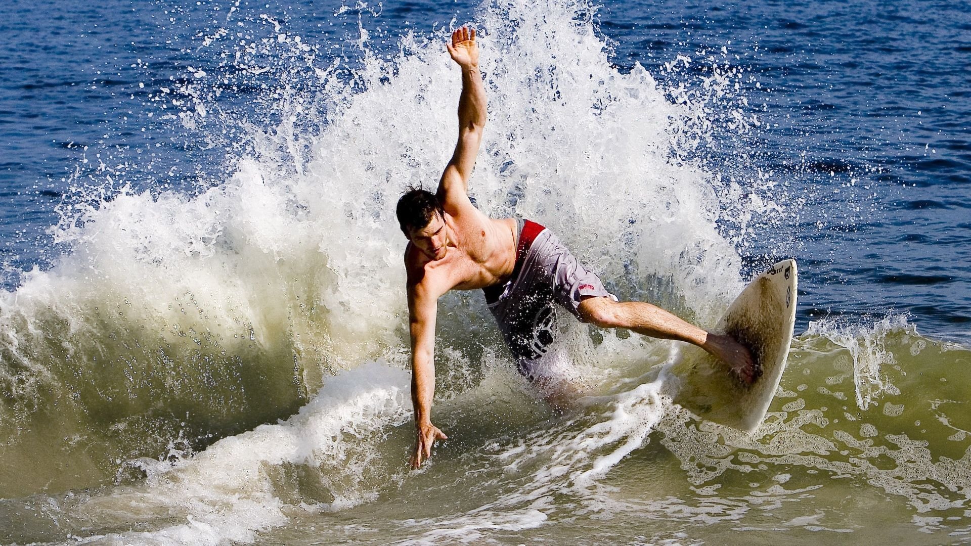 开云官网-巴萨控球率高达75%，逐步蚕食对手防线，巴萨传控进球